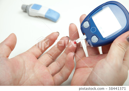 Close-up Of Woman Hands Testing High Blood Sugar 38441371