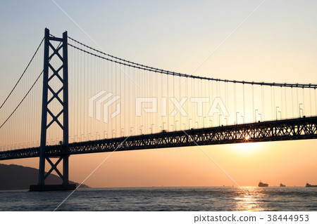 日落和明石海峽大橋(兵庫縣) 日落和明石海峽大橋(兵庫縣) 38444953