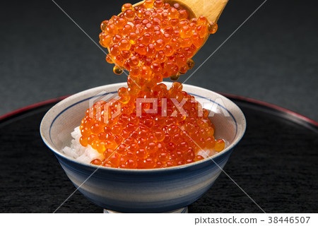 華麗的三文魚籽飯 38446507