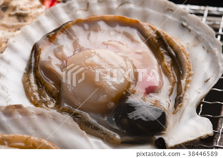 Charcoal grilled salmon and scallops 38446589