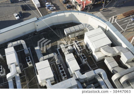 建築物屋頂上的空調設施 38447063