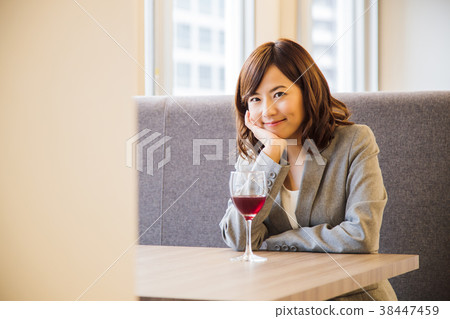 一個人一個小女人女商人 38447459