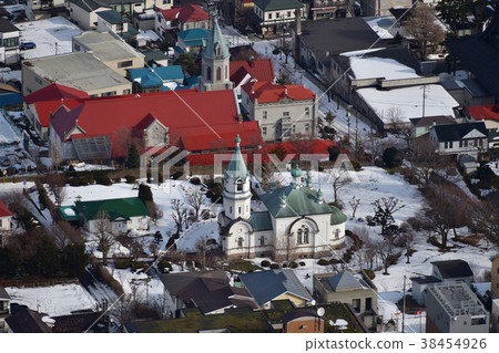 Photograph of scenery of churches around Motomachi, Hakodate, Hokkaido, from Hakodateyama in winter 38454926