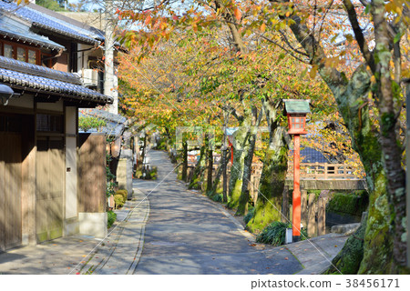 溫泉鎮的後巷 38456171