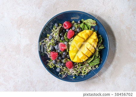 Green salad with berries 38456702