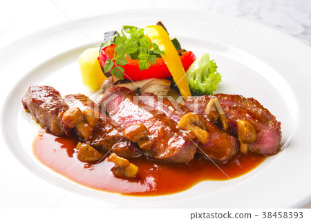 Steak with plenty of sauce 38458393