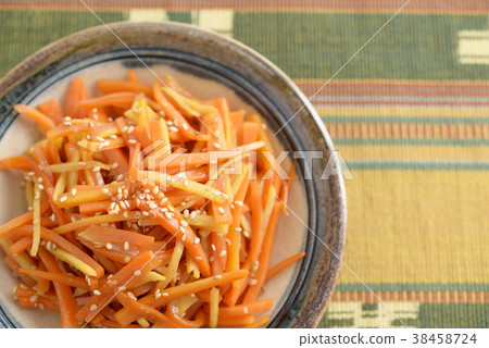 A delicious-looking penciled burdock 38458724