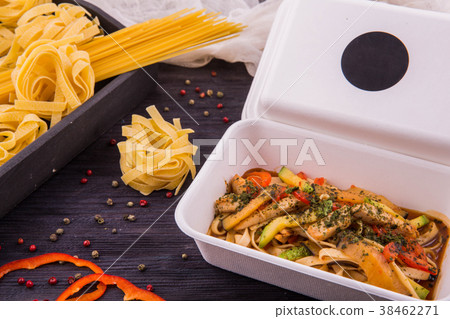 Paste Udon with chicken fillet with vegetables in  38462271