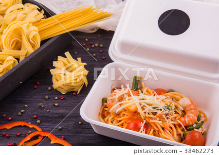 Paste with seafood and cheese parmesan 38462273