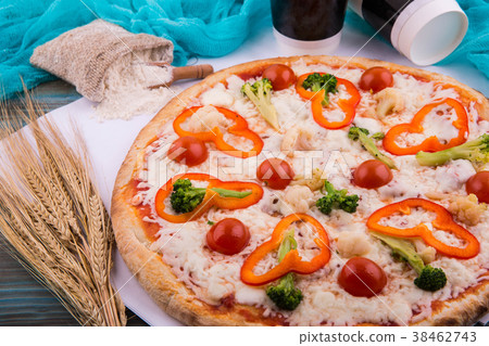 Pizza vegetarian with cherry tomatoes, broccoli, a Pizza vegetarian with cherry tomatoes, broccoli, a 38462743