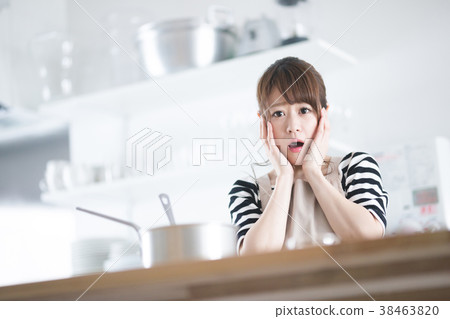 Cooking · Women 38463820