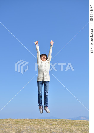 Girls to jump in the blue sky 38464674