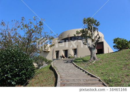 Hill observation hall where the earth looks round 38465166