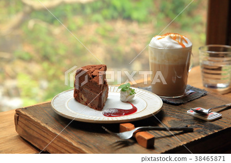 Snack time Snack time 38465871
