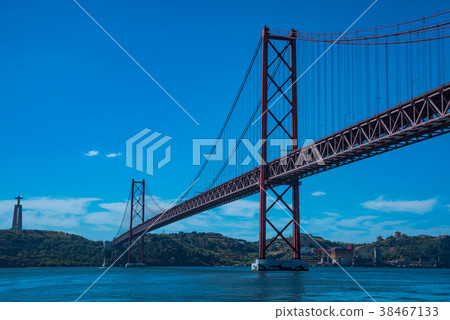 4月25日在里斯本的橋樑 38467133