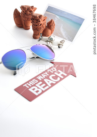 To the beach 38467698