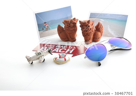 To the beach To the beach 38467701