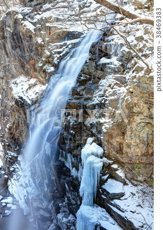Ryuokyo Rainbow Falls in winter 38469383