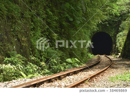 New Taipei City Ruifang District - Pingxi Line Railway, tunnel, tree, train, railway, railway, traffic, railway, mountain, Sanchaling 38469869