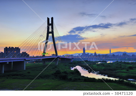 臺灣,新北市,台灣,臺灣,新北大橋,晨昏,河道,水,日出,橋 臺灣,新北市,台灣,臺灣,新北大橋,晨昏,河道,水,日出,橋 38471120