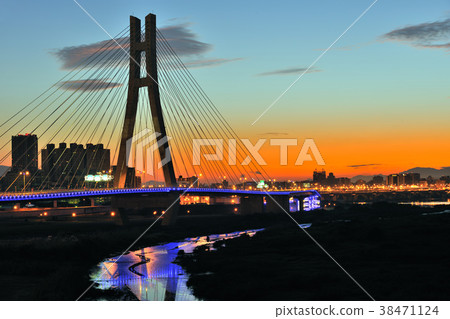 臺灣,新北市,台灣,臺灣,新北大橋,晨昏,河道,水,日出,橋 臺灣,新北市,台灣,臺灣,新北大橋,晨昏,河道,水,日出,橋 38471124