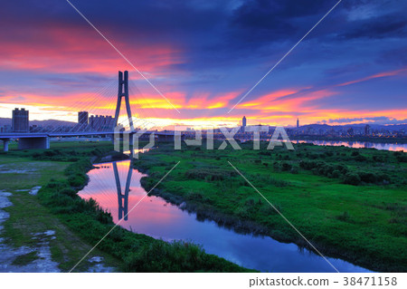 臺灣,新北市,台灣,臺灣,新北大橋,晨昏,河道,水,日出,橋 臺灣,新北市,台灣,臺灣,新北大橋,晨昏,河道,水,日出,橋 38471158