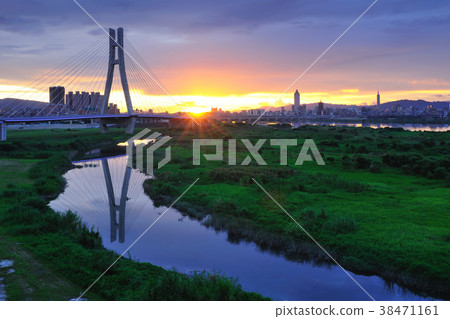 臺灣,新北市,台灣,臺灣,新北大橋,晨昏,河道,水,日出,橋 臺灣,新北市,台灣,臺灣,新北大橋,晨昏,河道,水,日出,橋 38471161