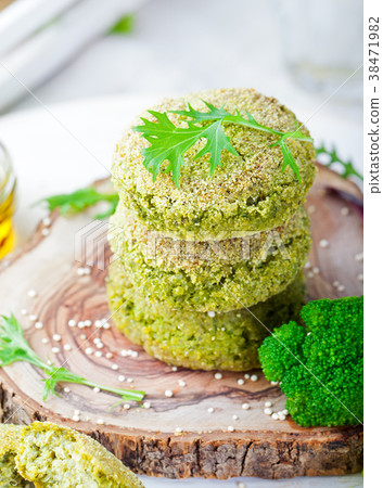 Healthy vegan burger. Broccoli and spinach patty Healthy vegan burger. Broccoli and spinach patty 38471982