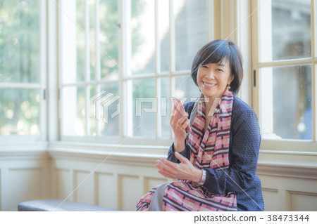 A woman at the window 38473344