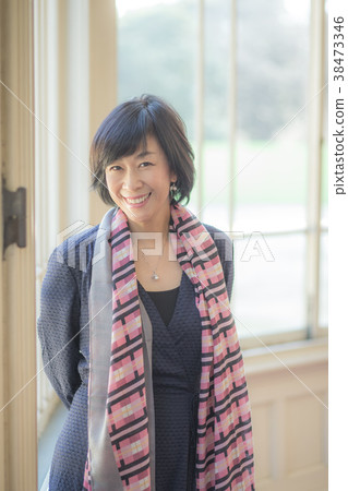A woman at the window 38473346