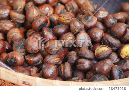 Baked chestnut Baked chestnut 38473918