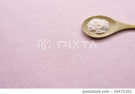 一匙粉紅色玫瑰鹽 38475201