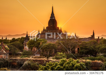 Sunrise above a temple in Bagan 38476176
