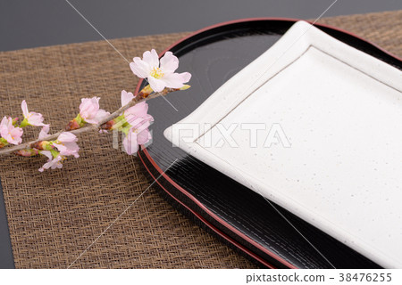 Japanese bowl and cherry blossom 38476255
