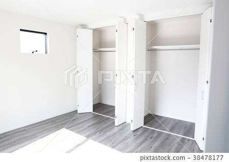 New house closet 38478177