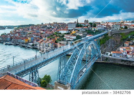 Landscape of Porto (Portugal) Landscape of Porto (Portugal) 38482706