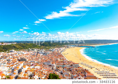 陽光明媚的納扎雷（葡萄牙）的風景 38483116