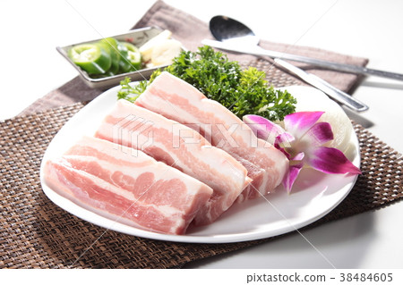 raw pork 38484605