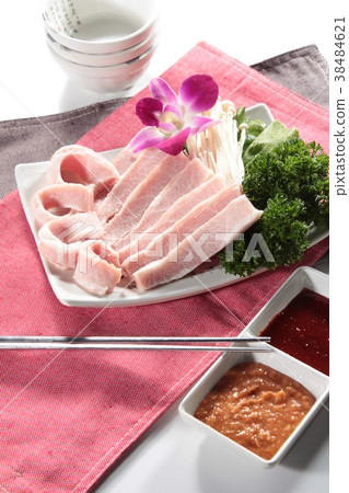 raw pork 38484621