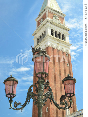 Campanile with pigeons on old lantern Campanile with pigeons on old lantern 38485581