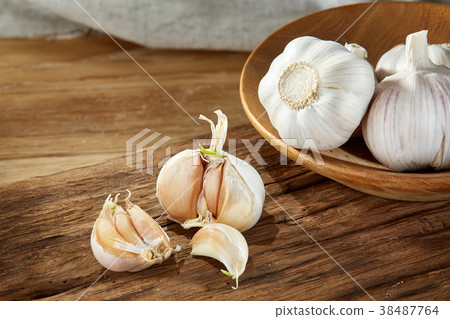Garlic close up on wooden plate on rustic 38487764