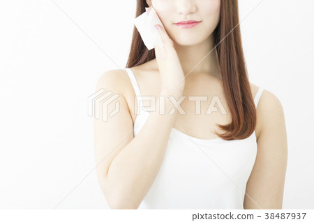 使用美容腮紅刷 38487937