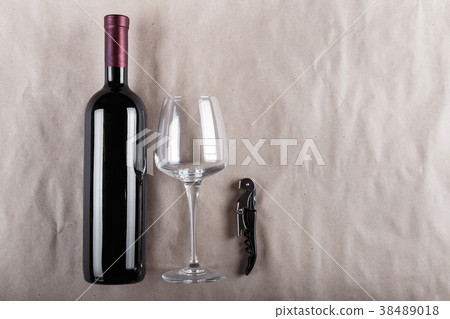 closed bottle of wine closed bottle of wine 38489018