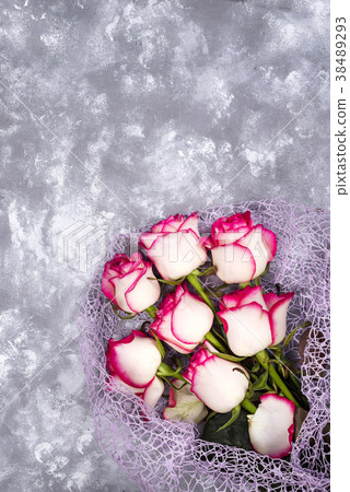 Red white rose flower bouquet on stone table. 38489293