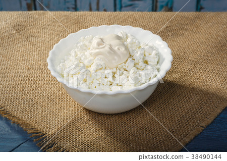 Farm cottage cheese 38490144