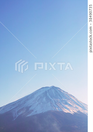 [Materials, backgrounds, etc.] Mt. Fuji (covered snow area, copy space) 38490735