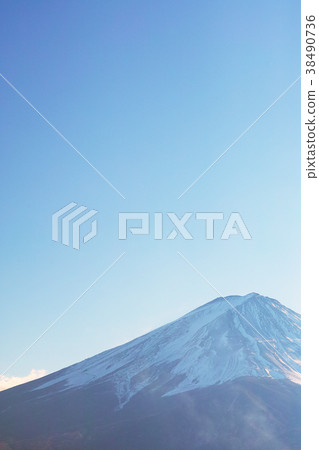 [Materials, backgrounds, etc.] Mt. Fuji (covered snow area, copy space) 38490736