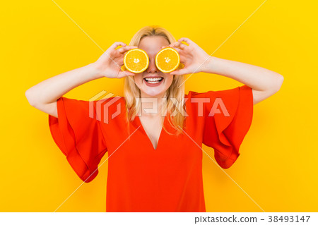 Blonde woman in dress with oranges 38493147