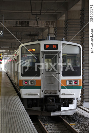 Series 211 parked at Ryomo Line Oyama Station (fixed to 6 cars) Series 211 parked at Ryomo Line Oyama Station (fixed to 6 cars) 38493171