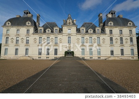 Cheverny Castle front view taken January 24, 2018 38493403